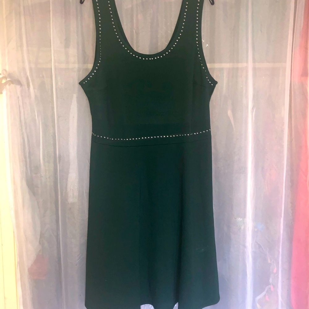 Green short sleeve dress